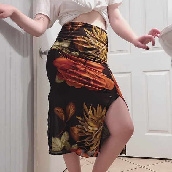 vintage skirt - Picture 2 of 9